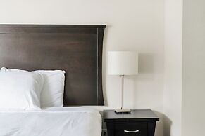 Rooftop Paradise Luxe 2BR  Lake Views