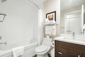 Rooftop Paradise Luxe 2BR  Lake Views