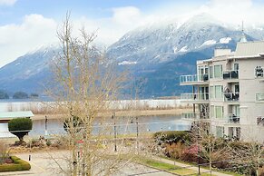 Rooftop Paradise Luxe 2BR  Lake Views