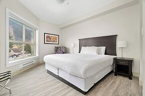 Rooftop Paradise Luxe 2BR  Lake Views