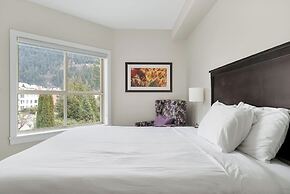 Rooftop Paradise Luxe 2BR  Lake Views