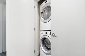 Rooftop Paradise Luxe 2BR  Lake Views