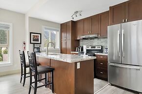 Rooftop Paradise Luxe 2BR  Lake Views