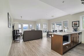 Rooftop Paradise Luxe 2BR  Lake Views