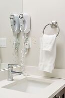 Rooftop Paradise Luxe 2BR  Lake Views