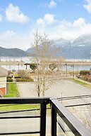 Rooftop Paradise Luxe 2BR  Lake Views