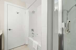 Rooftop Paradise Luxe 2BR  Lake Views