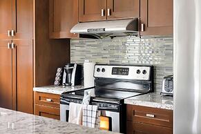 Rooftop Paradise Luxe 2BR  Lake Views