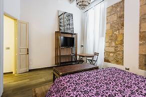 Dolce Suite near Syracuse Cathedral