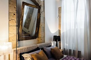 Dolce Suite near Syracuse Cathedral