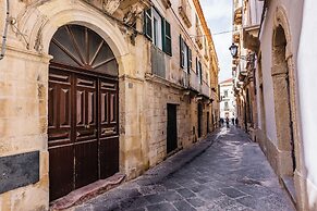 Dolce Suite near Syracuse Cathedral