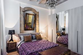 Dolce Suite near Syracuse Cathedral