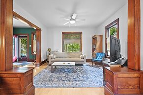 Uptown Minneapolis Home: Walk to Lakes!
