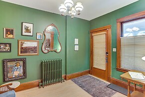 Uptown Minneapolis Home: Walk to Lakes!