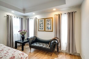1 Mi to Downtown: New Albany Home w/ Yard