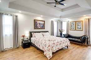 1 Mi to Downtown: New Albany Home w/ Yard