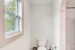 1 Mi to Downtown: New Albany Home w/ Yard