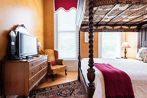 DuPont Mansion Bed & Breakfast