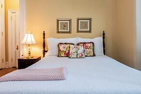 DuPont Mansion Bed & Breakfast