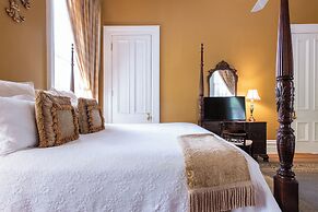 DuPont Mansion Bed & Breakfast