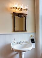 DuPont Mansion Bed & Breakfast