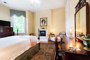 DuPont Mansion Bed & Breakfast