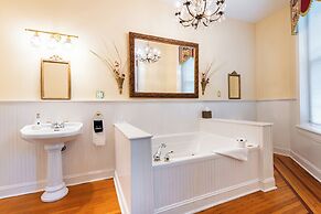 DuPont Mansion Bed & Breakfast