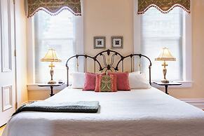 DuPont Mansion Bed & Breakfast