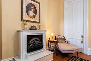 DuPont Mansion Bed & Breakfast