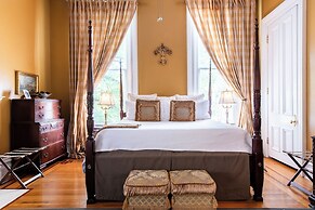 DuPont Mansion Bed & Breakfast