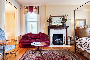 DuPont Mansion Bed & Breakfast