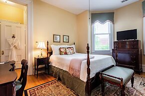 DuPont Mansion Bed & Breakfast