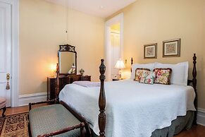 DuPont Mansion Bed & Breakfast