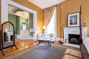 DuPont Mansion Bed & Breakfast