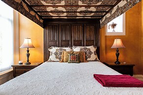 DuPont Mansion Bed & Breakfast