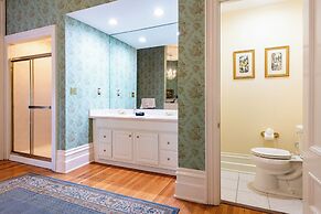 DuPont Mansion Bed & Breakfast