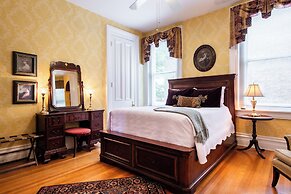 DuPont Mansion Bed & Breakfast