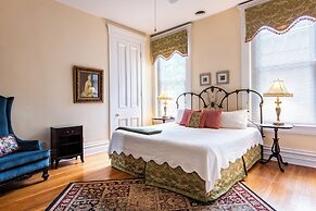 DuPont Mansion Bed & Breakfast