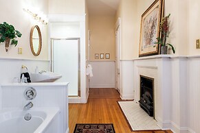 DuPont Mansion Bed & Breakfast