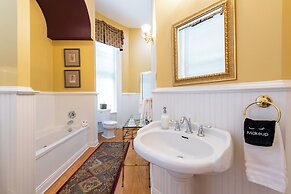 DuPont Mansion Bed & Breakfast