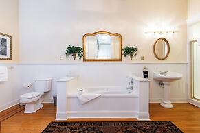 DuPont Mansion Bed & Breakfast