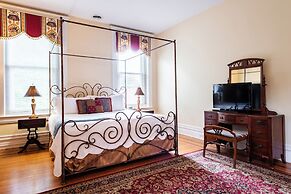 DuPont Mansion Bed & Breakfast