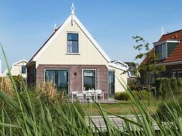 Holiday Home With Sauna, Near the Markermeer