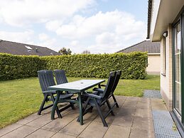 Cozy Bungalow With IR Sauna, 3 km. van Putten