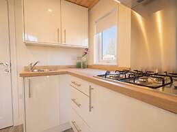 Nice House With gas Fireplace Near the Beach