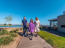 Chalet on the Water at the Beautiful Veluwemeer