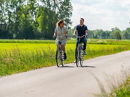 Chalet on the Water at the Beautiful Veluwemeer
