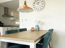 Chalet on the Water at the Beautiful Veluwemeer