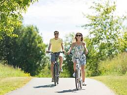 Chalet on the Water at the Beautiful Veluwemeer