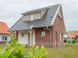 Restyled Villa With Infrared Sauna, in a Holiday Park in De Maasduinen